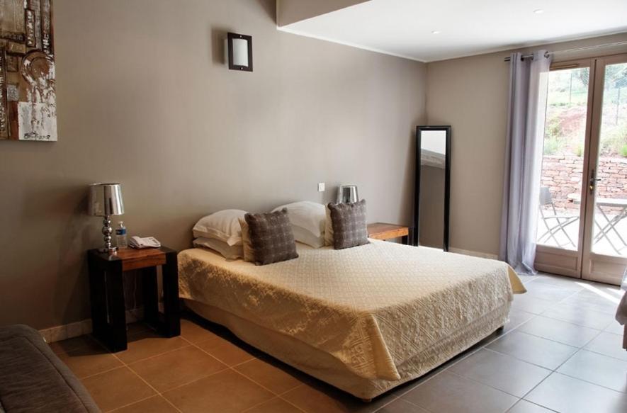 L'Hotellerie Kouros Cuers Rum bild
