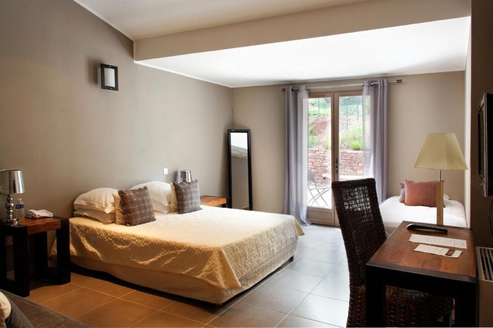 L'Hotellerie Kouros Cuers Rum bild