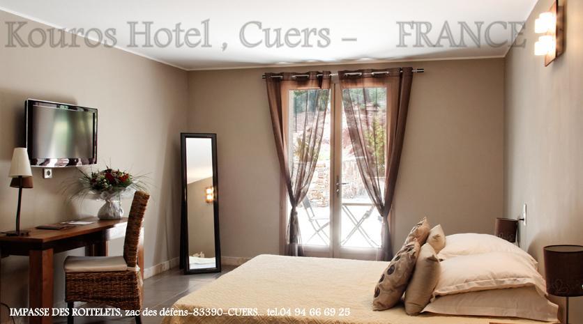 L'Hotellerie Kouros Cuers Exteriör bild
